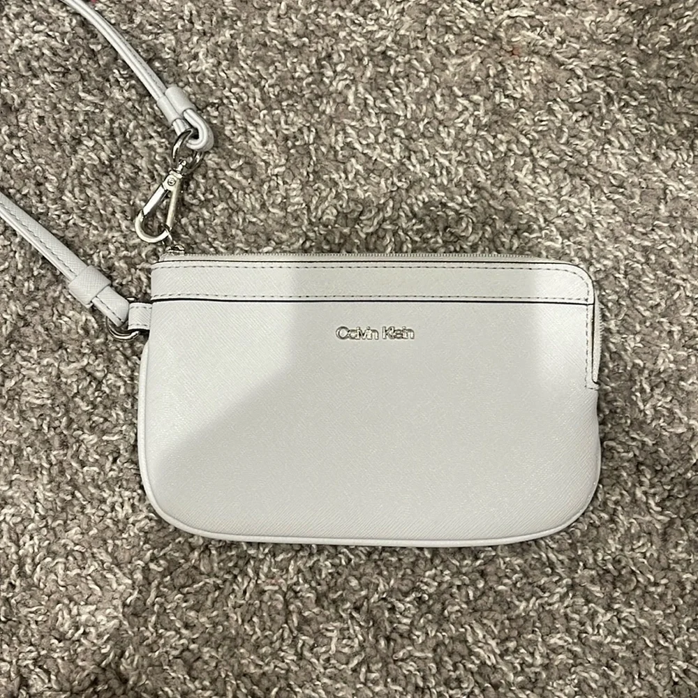 Calvin Klein wristlet - Picture 1 of 5